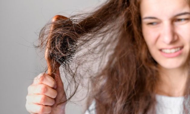 Cara Mengatasi Rambut Mengembang menjad lurus alami
