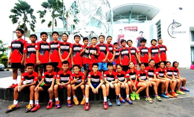 cara menjadi atlet badminton