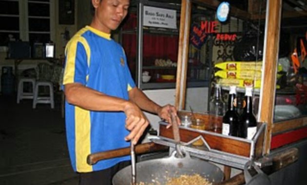 Rekomendasi Tempat Jualan Nasi Goreng yang Strategis