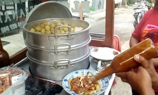 Tips Memilih Tempat Jualan Siomay yang Strategis